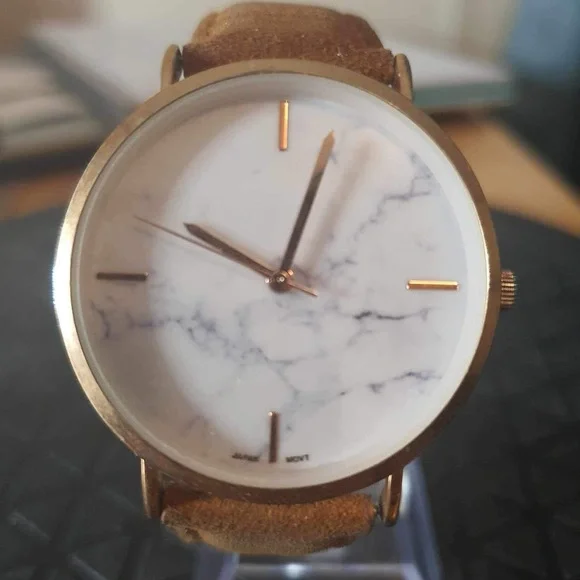 🦋10/$20🦋 QRTZ #15282 Goldtone/Cloud Print Leather Women's Watch - Picture 1 of 4